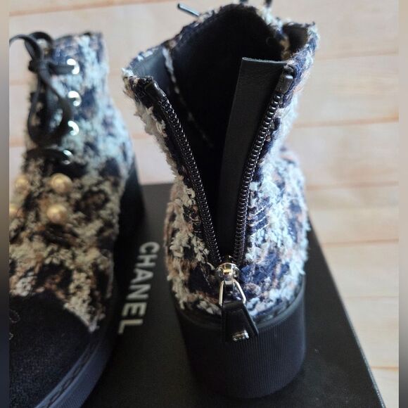 Chanel Tweed Calfskin Pearl Combat Short Ankle Boots Chunky Heel Size 42 - Picture 11 of 16